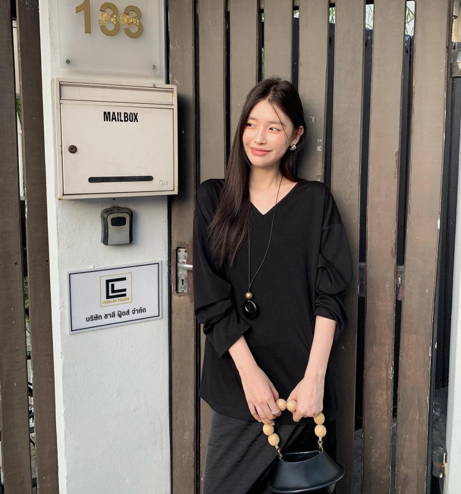春夏露背後扭結設計感V領長袖上衣