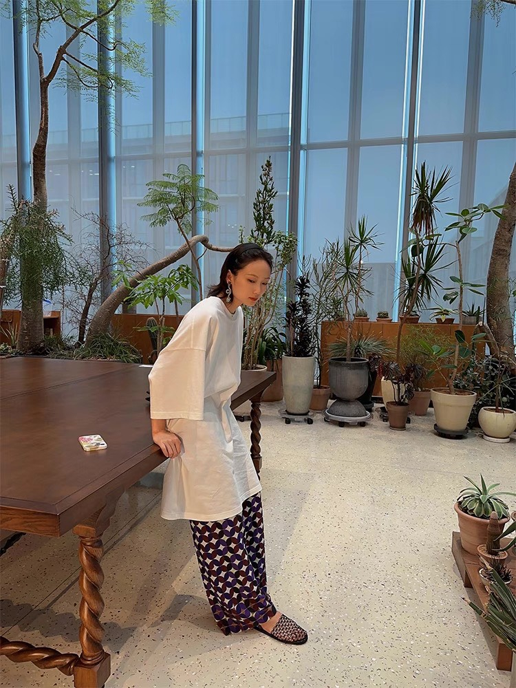 春夏極簡純棉紙片人柔軟親膚圓領針織t恤