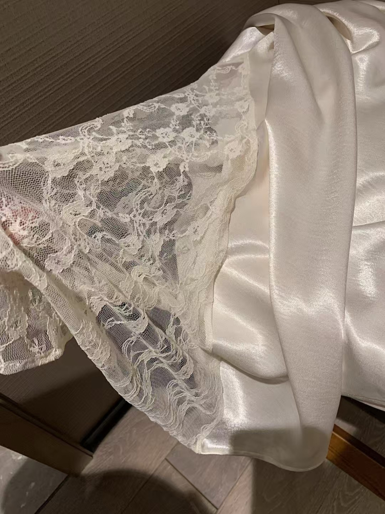 浪漫飄逸蕾絲拼接緞面裙
