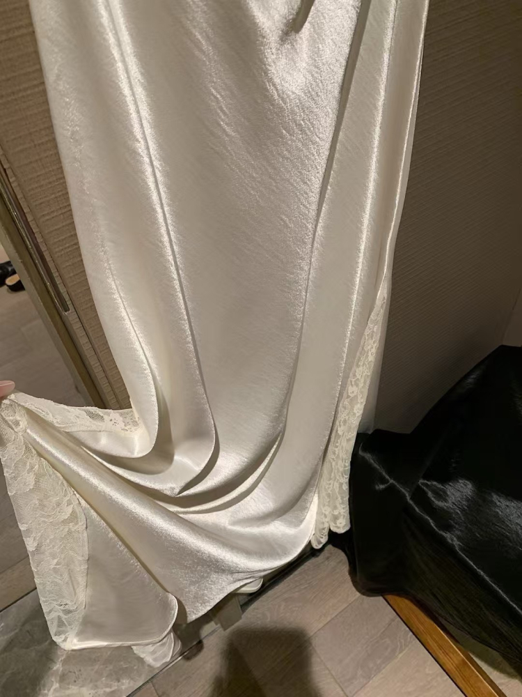 浪漫飄逸蕾絲拼接緞面裙