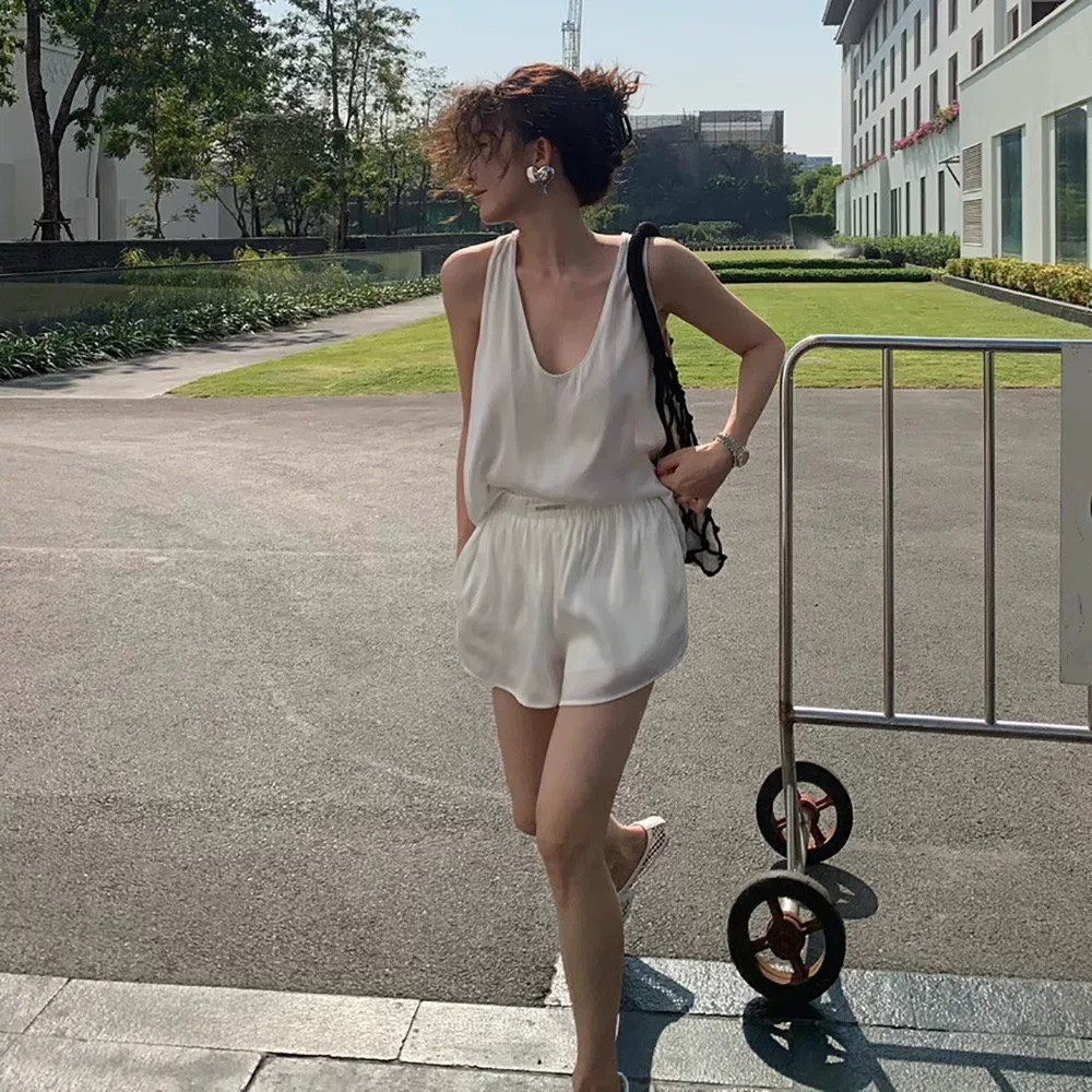 高級感慵懶V領吊帶背心配套高腰短褲套裝