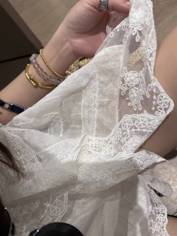 法式鬆弛感蕾絲拼接苧麻泡泡袖襯衫上衣