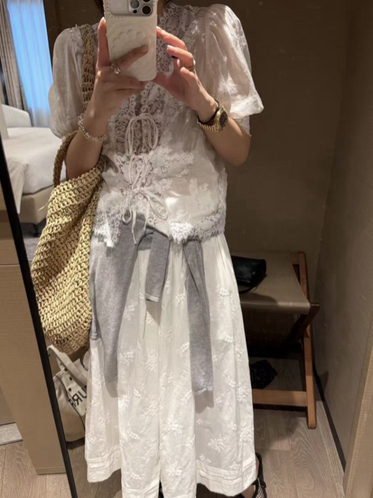 法式鬆弛感蕾絲拼接苧麻泡泡袖襯衫上衣