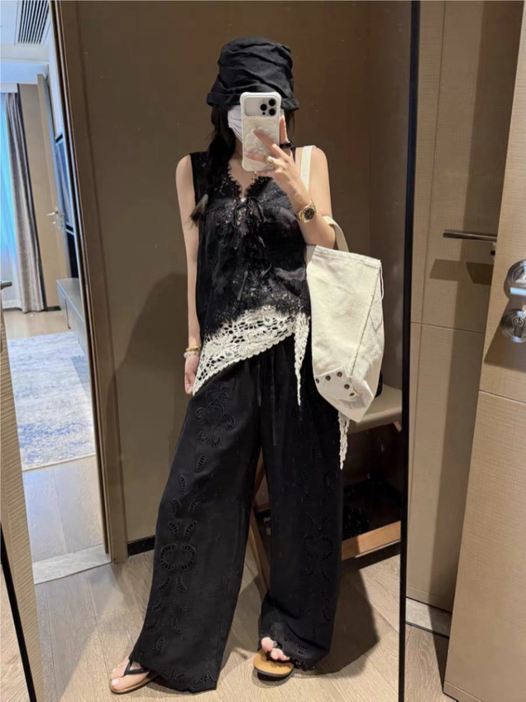 法式蕾絲拼接V領設計感別緻背心