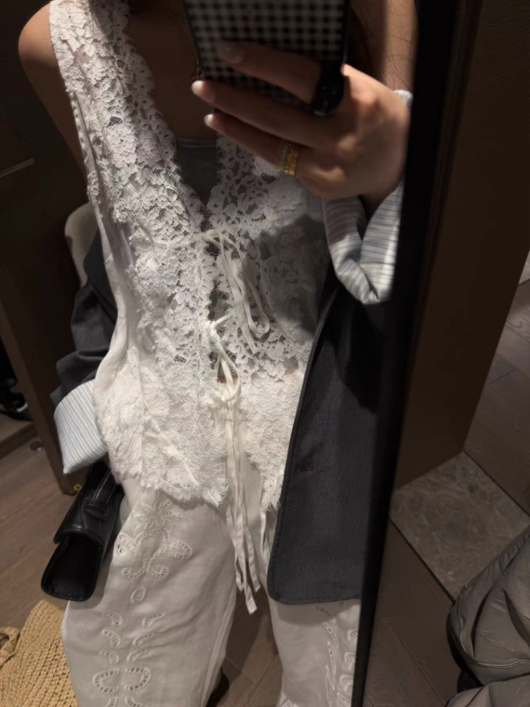 法式蕾絲拼接V領設計感別緻背心