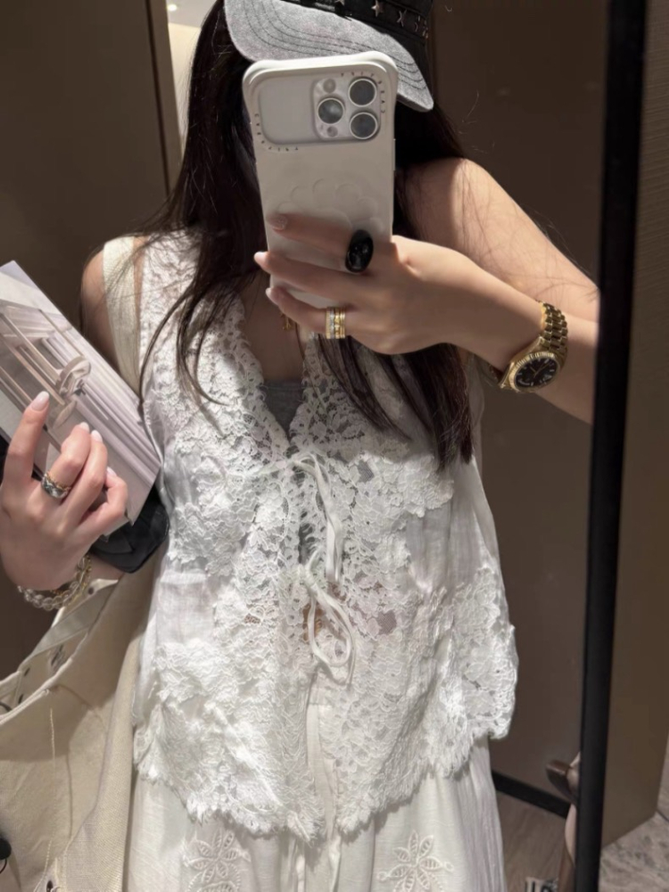 法式蕾絲拼接V領設計感別緻背心