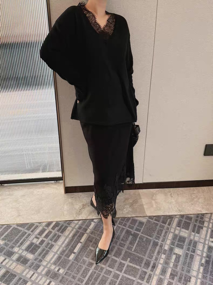 Sha.寬鬆優雅蕾絲V領針織毛衣